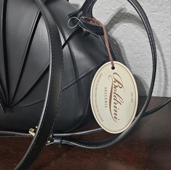 NWT Boldrini Selleria Opera Accordion Round Shell Leather Crossbody - Picture 2 of 9